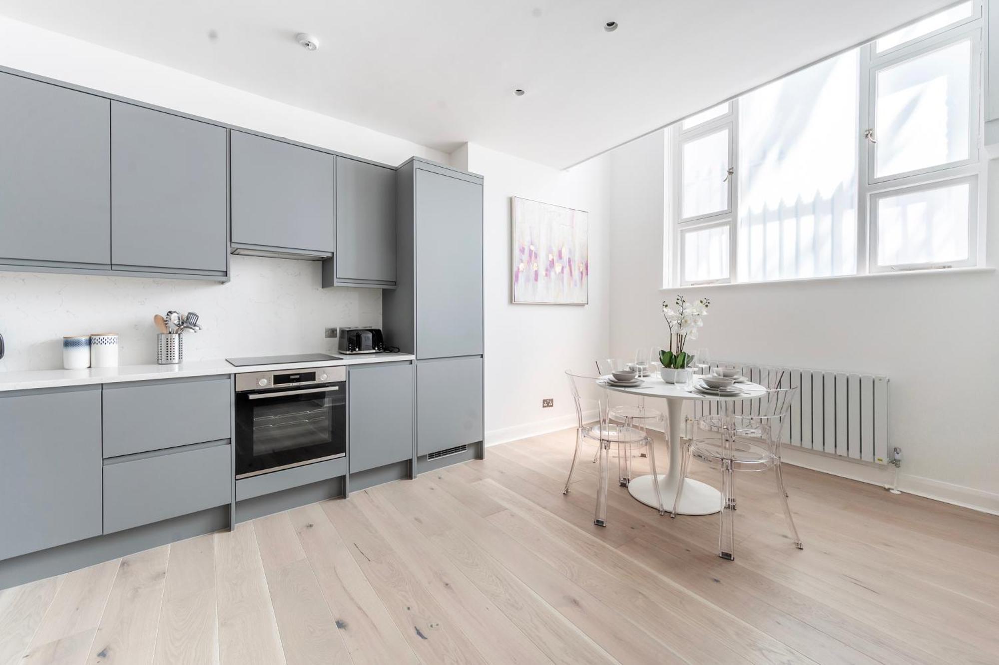 Vakantiehuis Townhouse Moments From Hyde Park & Notting Hill - Free Luggage Storage Nearby And In Unit Washing Machine & Dryer