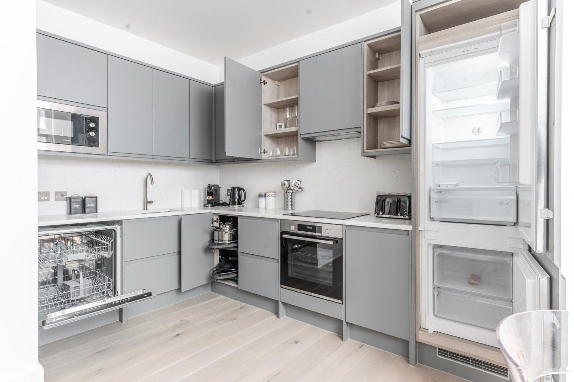 Vakantiehuis Townhouse Moments From Hyde Park & Notting Hill - Free Luggage Storage Nearby And In Unit Washing Machine & Dryer *