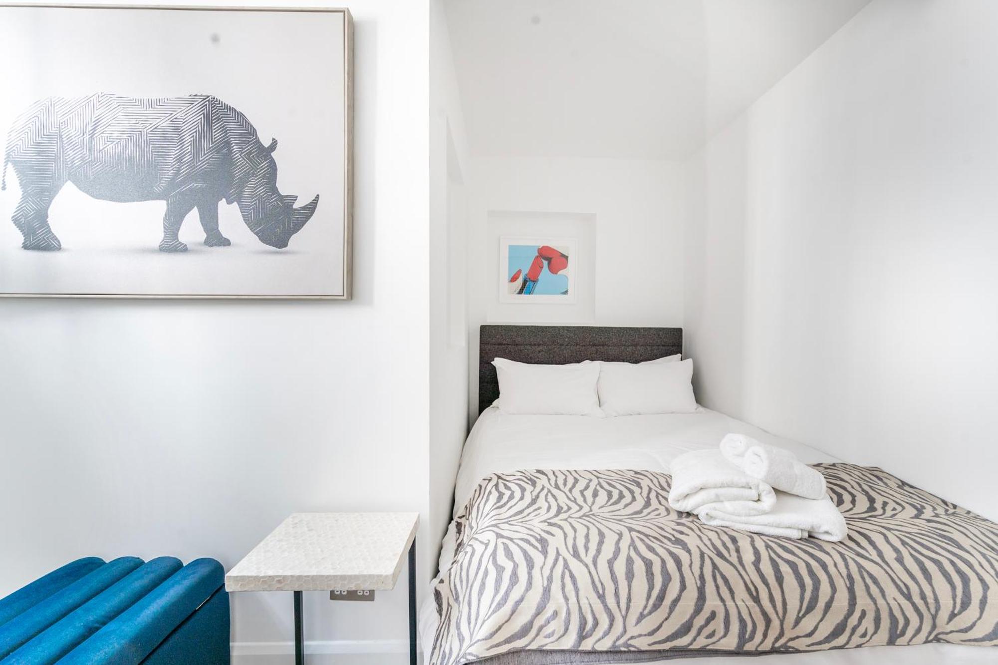 Vakantiehuis Townhouse Moments From Hyde Park & Notting Hill - Free Luggage Storage Nearby And In Unit Washing Machine & Dryer