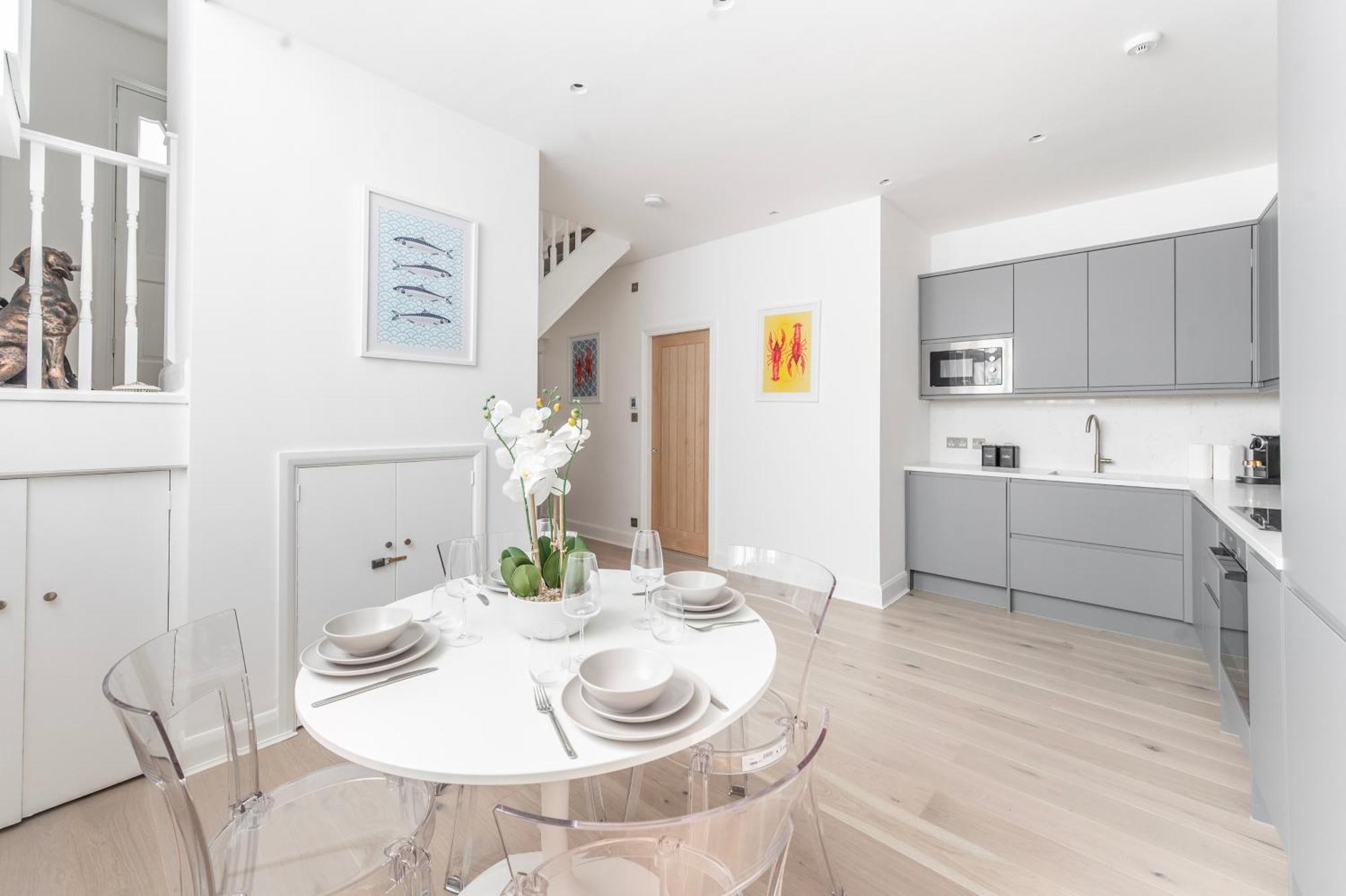 Vakantiehuis Townhouse Moments From Hyde Park & Notting Hill - Free Luggage Storage Nearby And In Unit Washing Machine & Dryer *